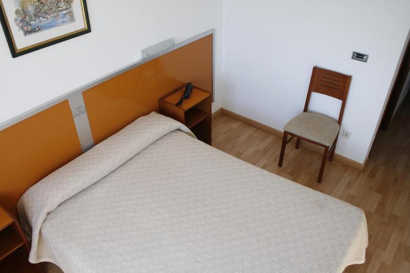 Hostal Liste Station Ла-Корунья Экстерьер фото